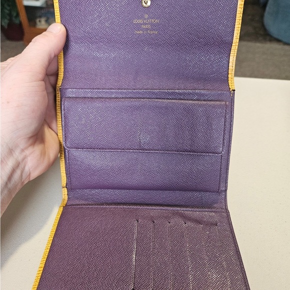 Louis Vuitton Yellow Epi Wallet. - Picture 4 of 7